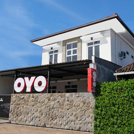 OYO 995 Alice's Homestay Syariah Jember Luaran gambar
