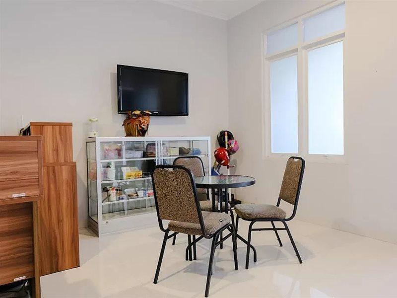 OYO 995 Alice's Homestay Syariah Jember Luaran gambar