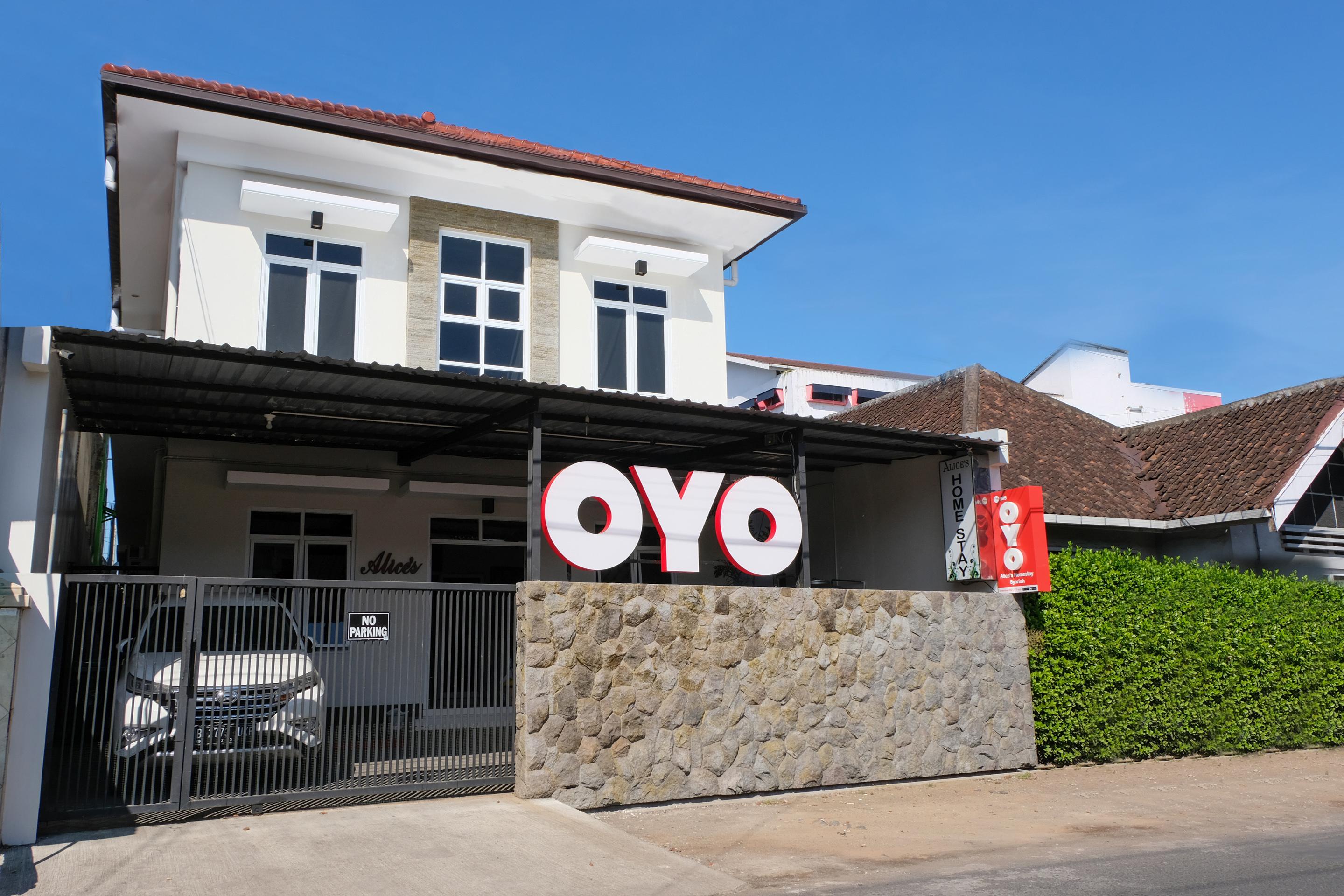 OYO 995 Alice's Homestay Syariah Jember Luaran gambar
